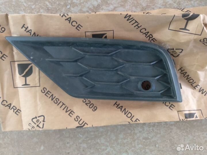 Накладка бампера переднего левая VW Tiguan 16MY