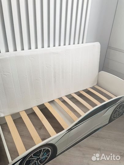 Детская кровать машинка с матрасом бу