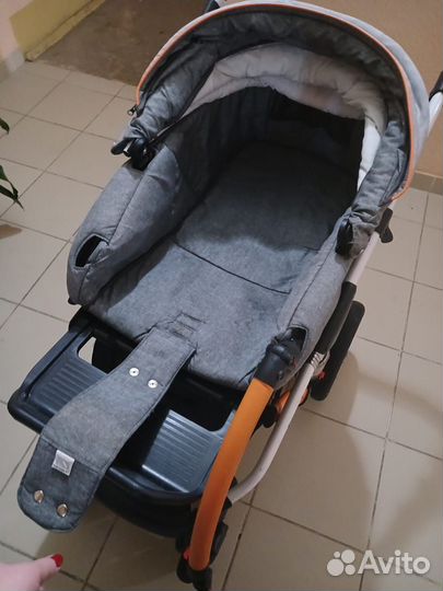 Прогулочная коляска с надувными колесами