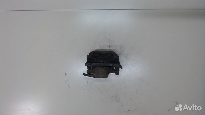 Суппорт Toyota Previa (Estima), 2001