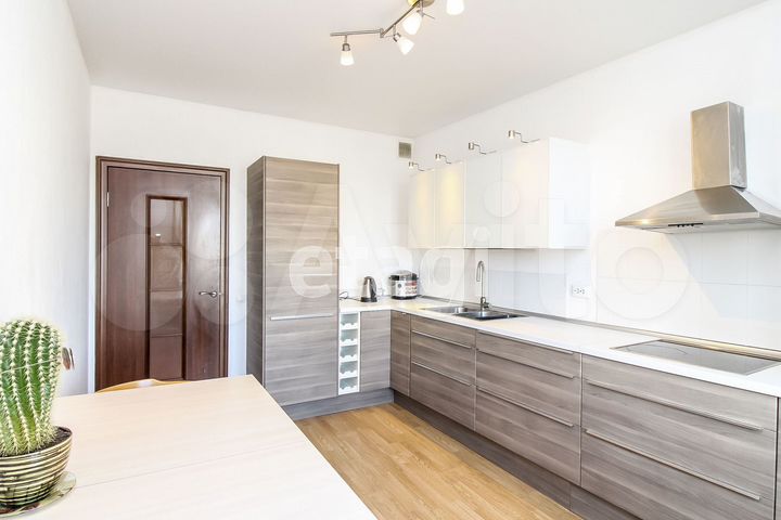 2-к. квартира, 75,7 м², 10/19 эт.