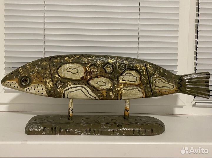 Статуэтка на подставке рыба