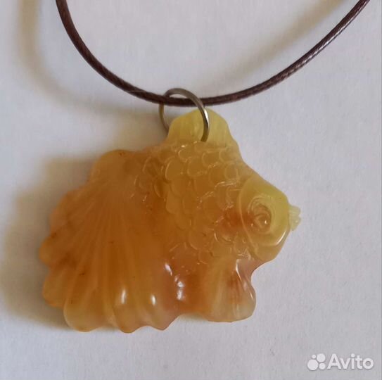Кулон из Янтаря Золотая рыбка