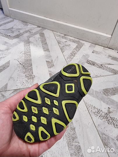 Детские кроссовки 22