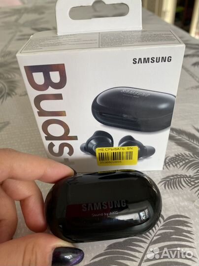 Беспроводные наушники Samsung Galaxy buds+