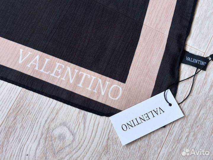 Платок Шифоновый Valentino черный с бежевым