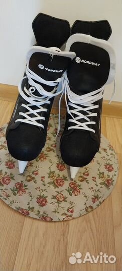 Коньки хоккейные