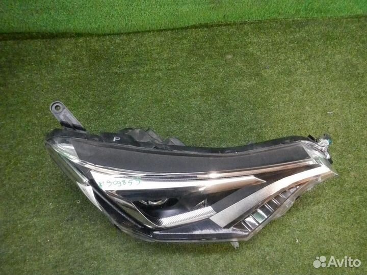 Фара правая Toyota RAV4