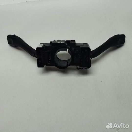 Переключатель под рулевой Volkswagen Passat 2003