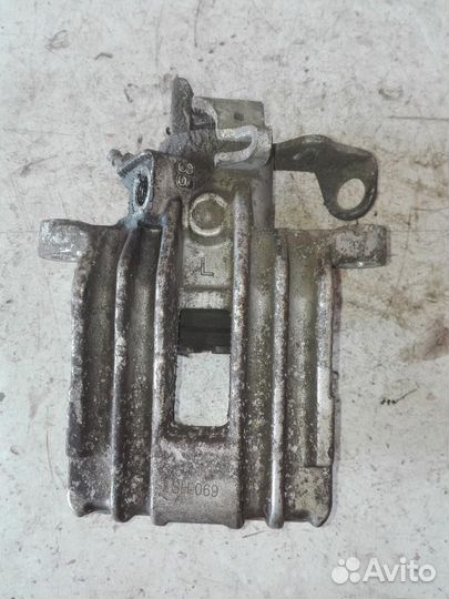 Суппорт задний левый Volkswagen Golf