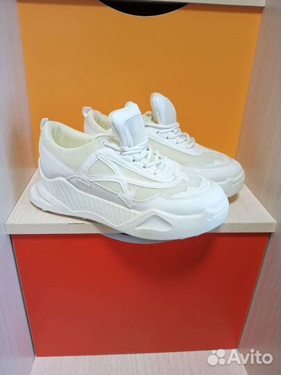 Кроссовки женские 38 размер новые Кошелев