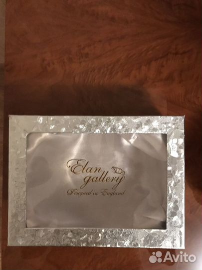 Фарфоровый. салатник