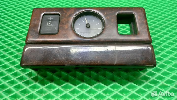 Часы, центральная консоль Rover 800