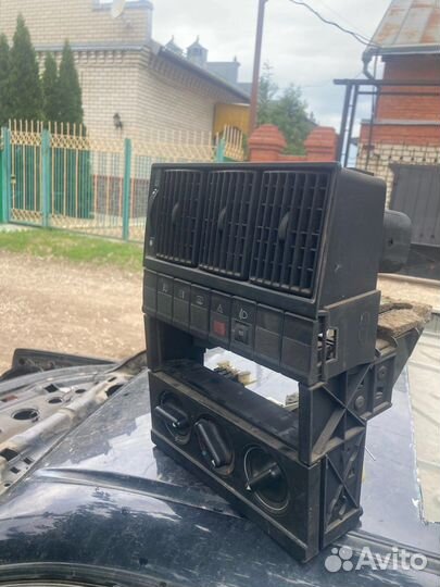 Ценральная консоль в сборе audi 80