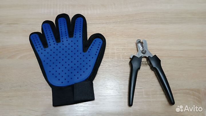 Когтерез и перчатка для вычесывания собаки