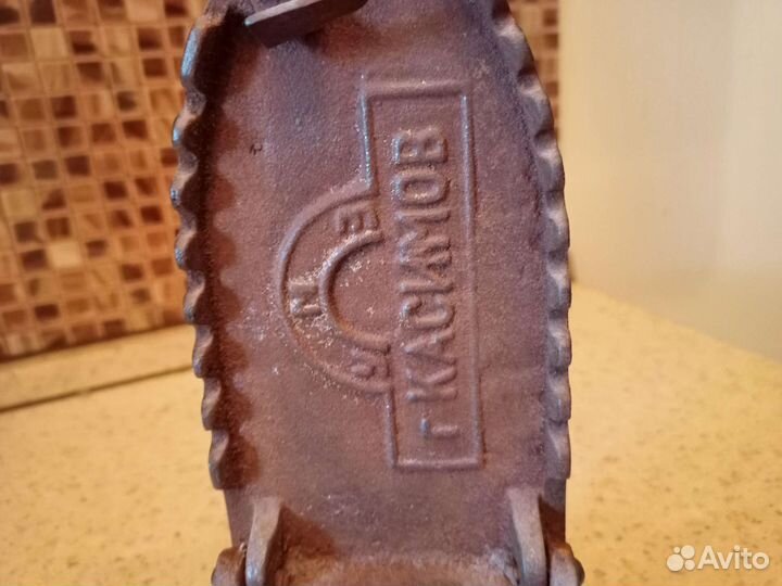 Старинный утюг