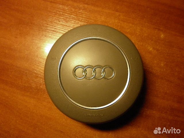 Подушка безопасности водителя в руле Audi A8 (D3)