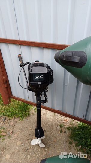 Надувная лодка с мотором