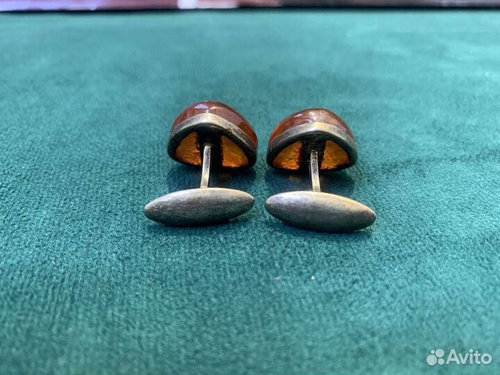 Запонки серебрянные с янтарём