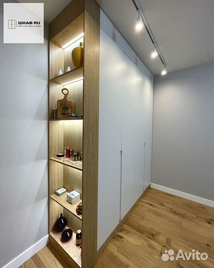 Шкаф с зеркалом