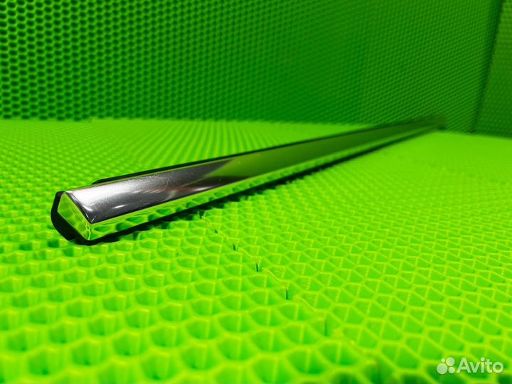 Молдинг стекла двери задний левый Volkswagen