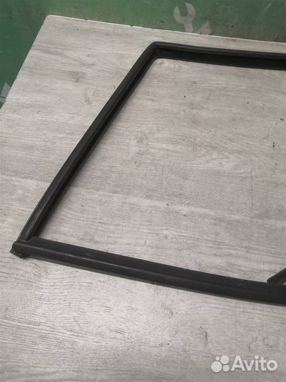 Уплотнитель стекла двери Фольксваген Гольф 4 Бора