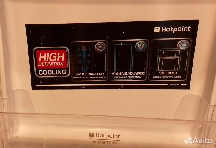 Встраиваемый холодильник Hotpoint