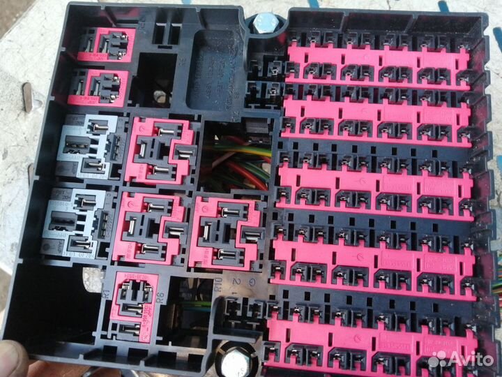 Блок предохранителей салона Ford Fusion