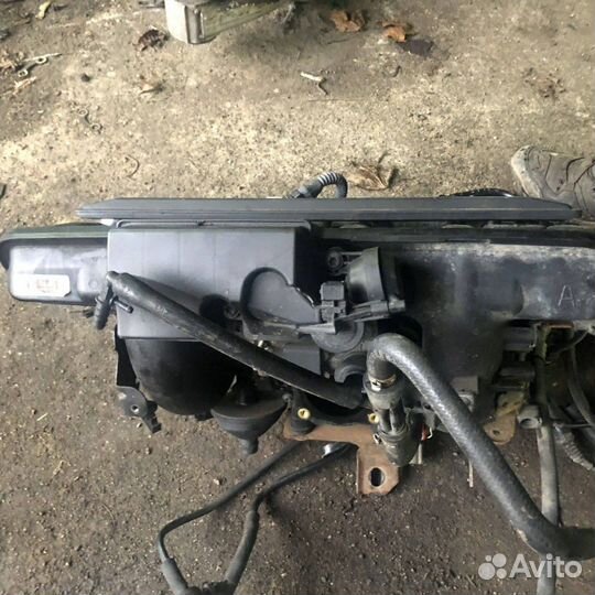 Впускной коллектор на BMW e39 2001г 2,5 бензин