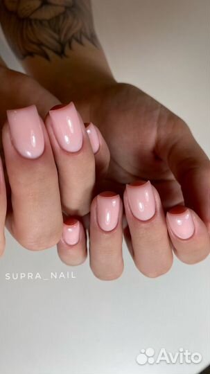 Модель на маникюр