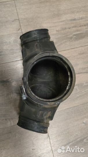 Патрубок воздушного фильтра Volkswagen Touareg 1