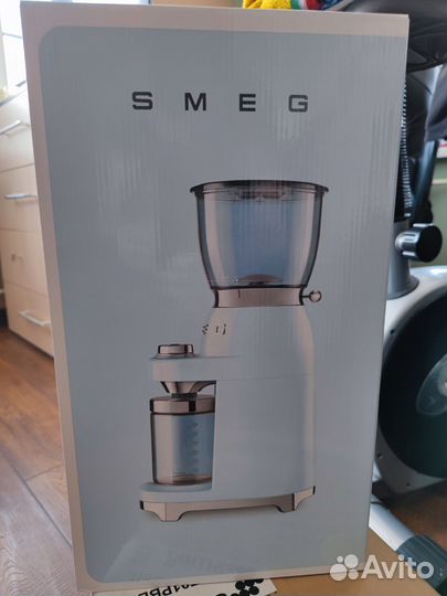 Кофемолка Smeg CGF01bleu Blue, новая