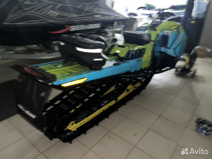 Снегоход BRP ski-doo summit 850