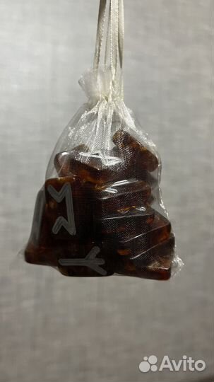 Руны из камня янтарь