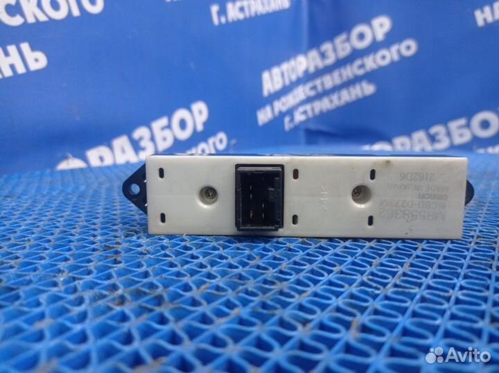 Кнопка стеклоподъемника Mitsubishi Lancer Cedia