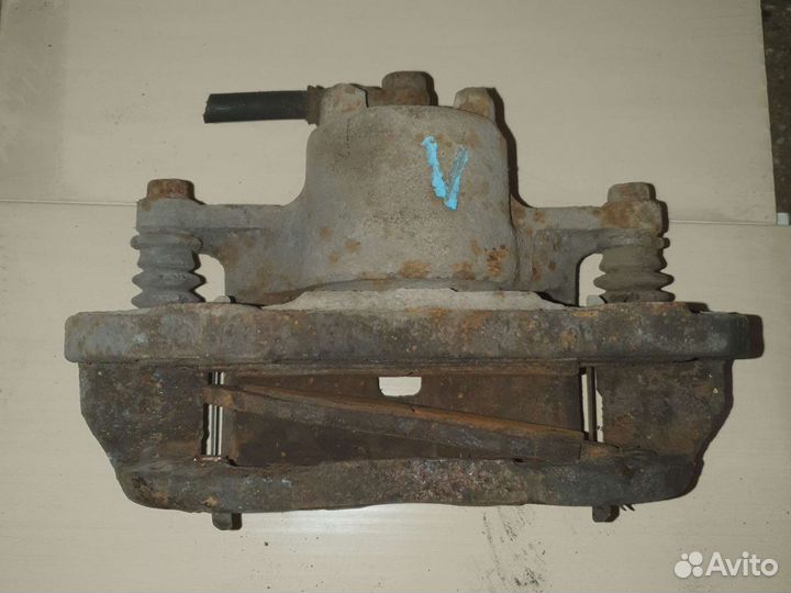 Суппорт тормозной передний Mitsubishi Airtrek cu2w