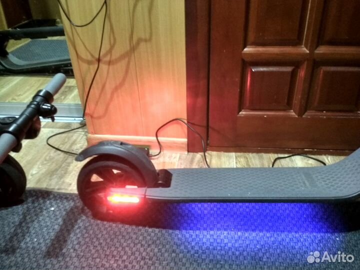 Продам электросамокат Ninebot Kickscooter ES2