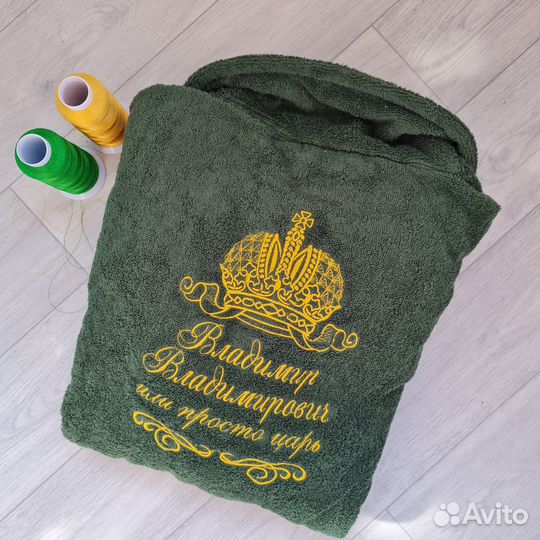 Махровый халат с вышивкой