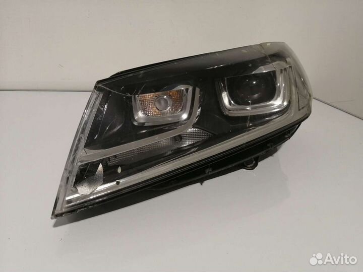 Фара левая для VW Touareg 2010-2018