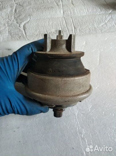 Опора двигателя Mercedes-Benz E-Class W210