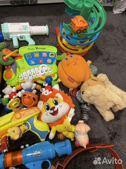 Целый пакет игрушек