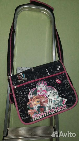 Продам сумочку и два школьных рюкзака для девочки