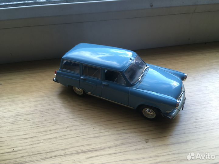 Коллекционная модель Газ 22 Волга 1:43