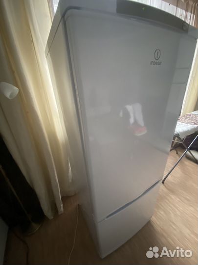 Холодильник бу Indesit