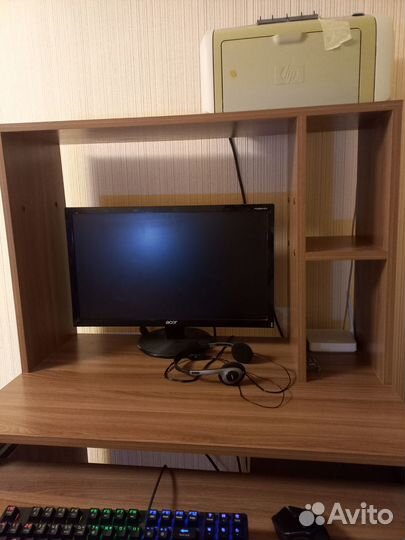 Компьютерный письменный стол