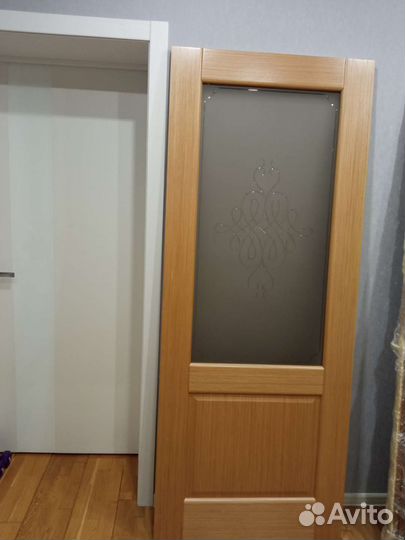 Дверь межкомнатная 800 с коробкой с витрины