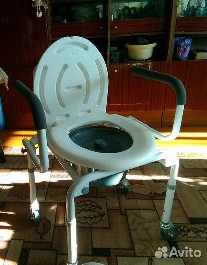 Санитарный стул
