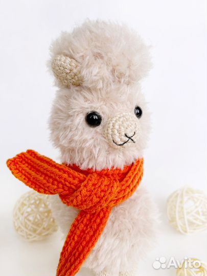 Вязаная игрушка Альпака