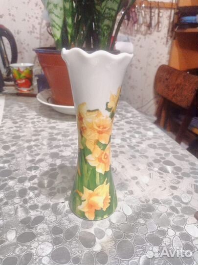 Фарфоровая вазочка