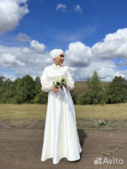 Платье на никах